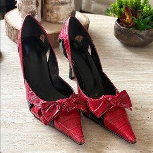 Source Unknown Red Textured Heels with Bow